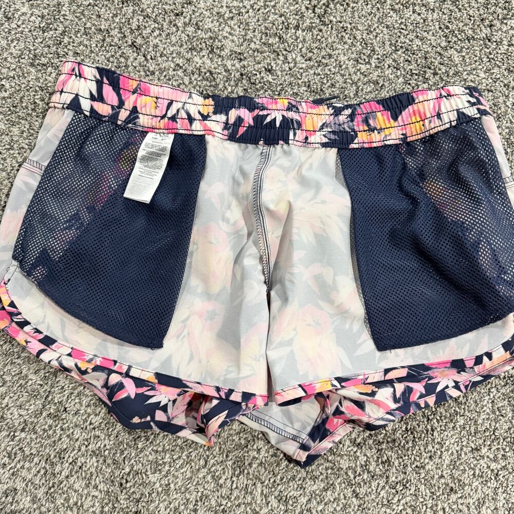 New with tags, Women's Columbia Bogata Bay Stretch 3" Inseam Shorts, Large (L) - Picture 7 of 8